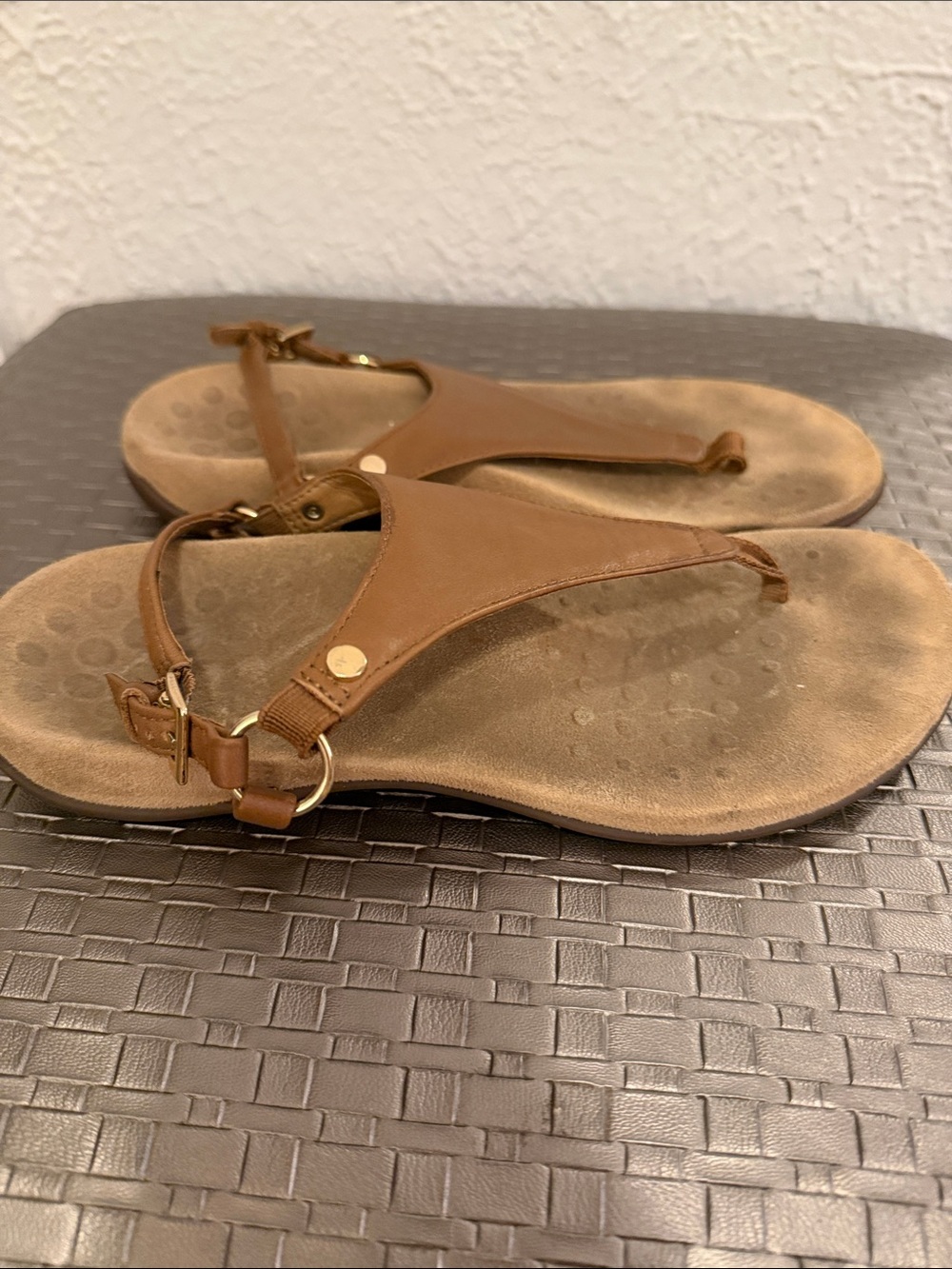 Vionic Brown T-Strap Leather Sandals with Gold Accents